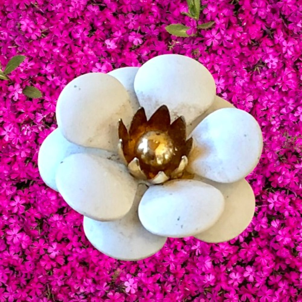 Sarah Coventry Cov Flower Brooch White Enamel Round Petals Vintage 60's